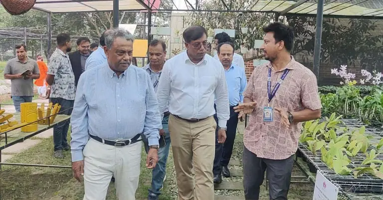 ইকো ইউনিভার্সিটি ও লোকায়ন জাদুঘর পরিদর্শনে গিয়েছেন ইউজিসি চেয়ারম্যান